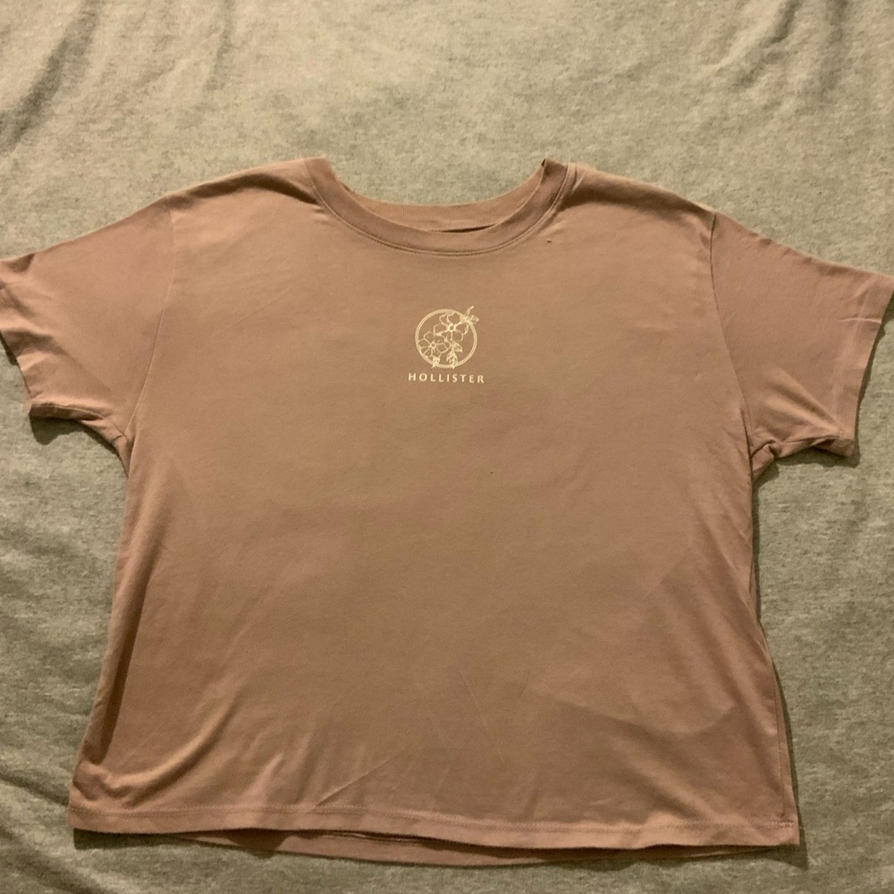 Hollister cropped tee. Size small.